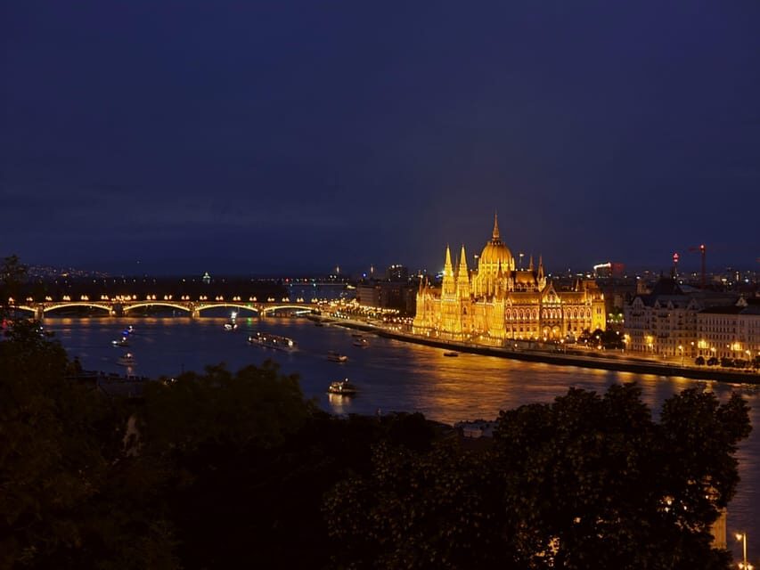 BloodThirsty Hungary: Walking tour & Dark Historical Stories - The actor element: why the storytelling is the real product