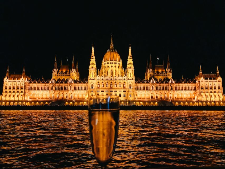 Budapest: 1-Hour Evening Sightseeing Cruise with Drink - Getting the best views: outdoor limits and where to stand