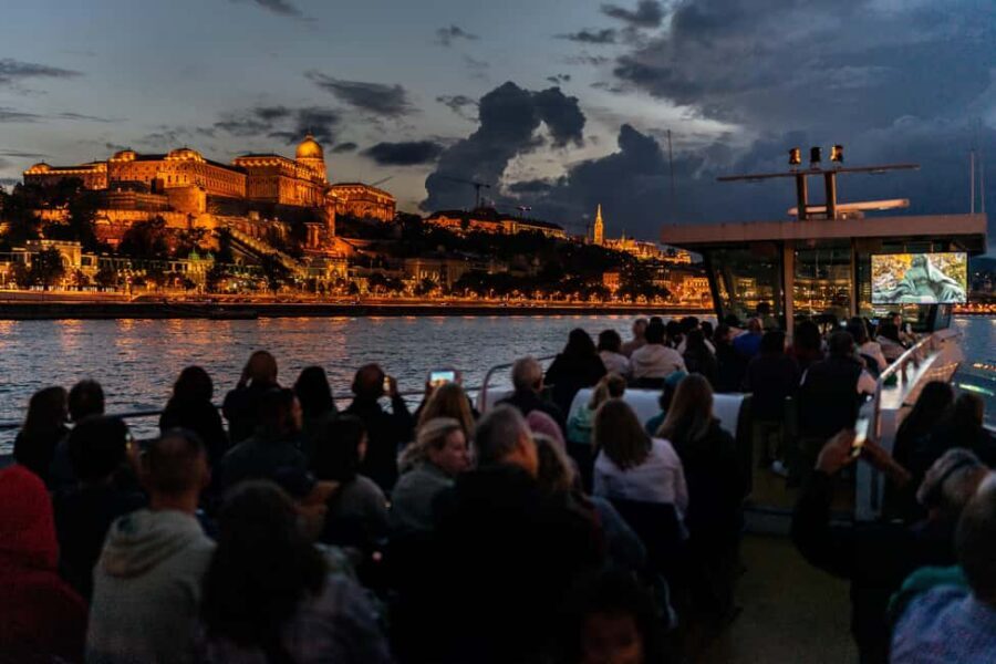 Budapest: 1-Hour Evening Sightseeing Cruise with Drink - Where You Board at Dock 7: easy to find, easy to settle