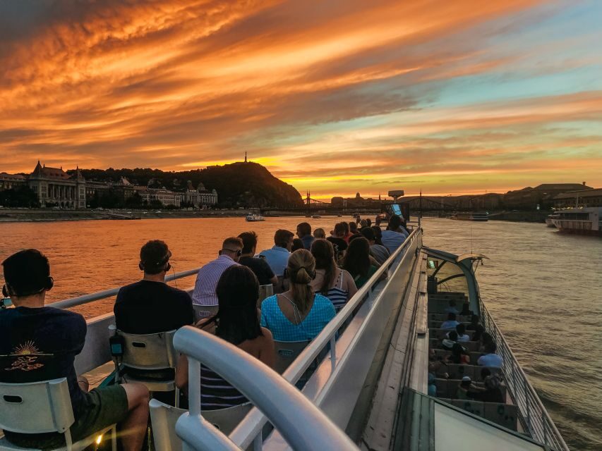 Budapest: 1-Hour Evening Sightseeing Cruise with Drink - Margaret Bridge: the middle stretch and a calmer mood