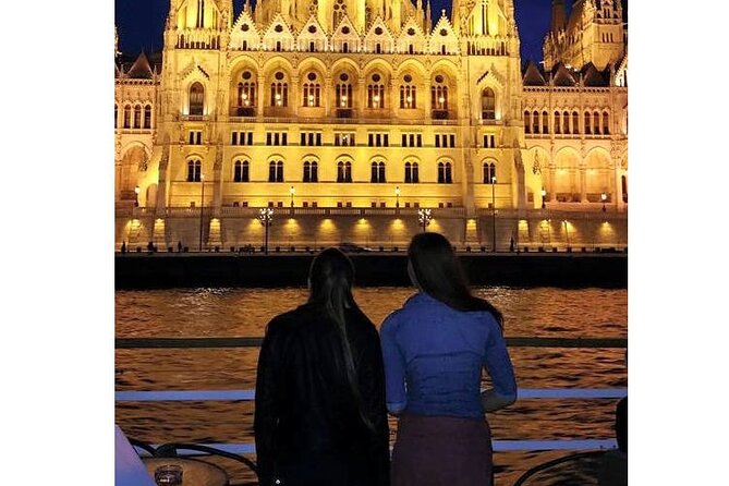 Budapest: 1-Hour Highlights Cruise with Welcome Drink - Cruise Route in Order: Bridges, Churches, Castle Hill, and Parliament Lights