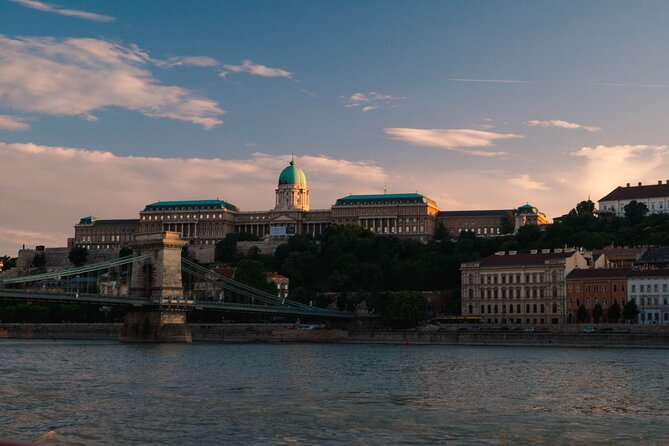 Budapest: 1-Hour Highlights Cruise with Welcome Drink - Welcome Drink and Onboard Wi‑Fi: Small Extras That Help