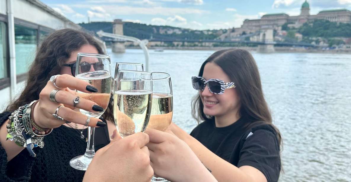Budapest: 1 hr Sunshine Booze Cruise with Prosecco - Drinks on Board: Cocktails, Craft Beer, and Bottomless Prosecco