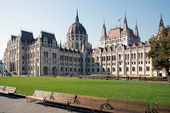 Budapest 3-Hour City Tour - Kossuth Lajos Square and Parliament Square: The Morning’s Big Finish