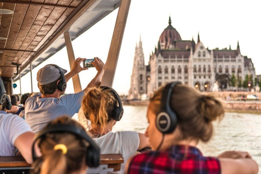 Budapest: 3-hour City Tour with Castle Walk + 1-hour Cruise - Timing and on-the-ground pacing: how the day stays manageable
