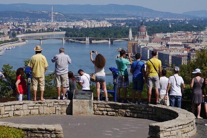 Budapest: 3-Hour Live-guided Bus Tour and 1-hour River Cruise - The Danube cruise from MAHART Dock 6: your 60-minute payoff