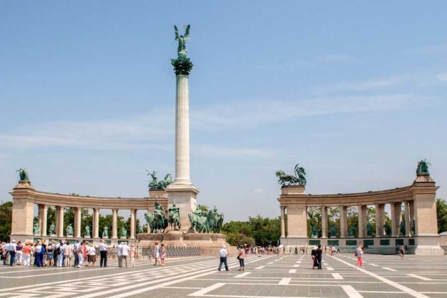 Budapest: 3-Hour Live Guided Sightseeing Tour - City Park drive-by: thermal landmark and the zoo corridor