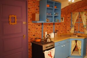 Budapest: 90s Sitcom Escape Room Adventure with Drinks - What the 90-Minute Sitcom Escape Really Feels Like