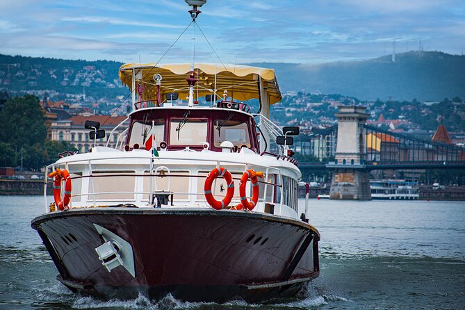 Budapest Audio Guide Cruise with Day, Sunset and Night Options - Your 1-hour Danube plan: what you actually see from the water