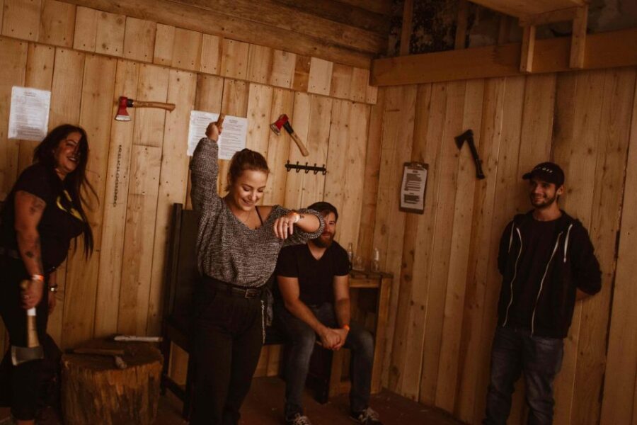 Budapest: Axe Throwing Experience - The 60-minute flow: briefing, practice lane, then games