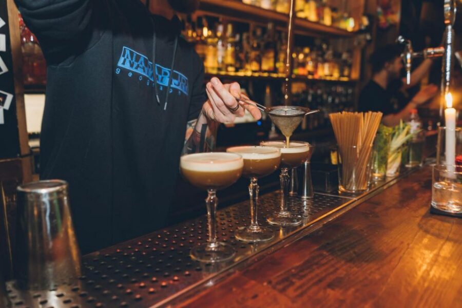 Budapest: Bar Crawl with a Local Guide - Key things that make this tour worth your night