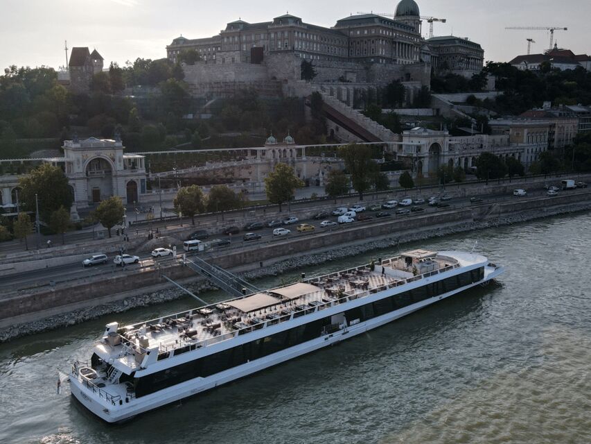 Budapest: BBQ Dinner Cruise w/ Live Music & Unlimited Drinks - Who this cruise suits best (and who should consider another option)