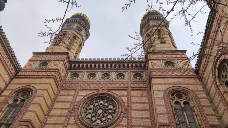 Budapest: Best of Downtown and Jewish Quarter Tour - Szabadság Square to St. Stephen’s Basilica: Iconic Budapest in Motion