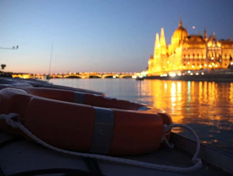 Budapest: Boat Cruise with Personal Guide and Drink - Drink, Bar, and Timing: How to Plan Your Evening