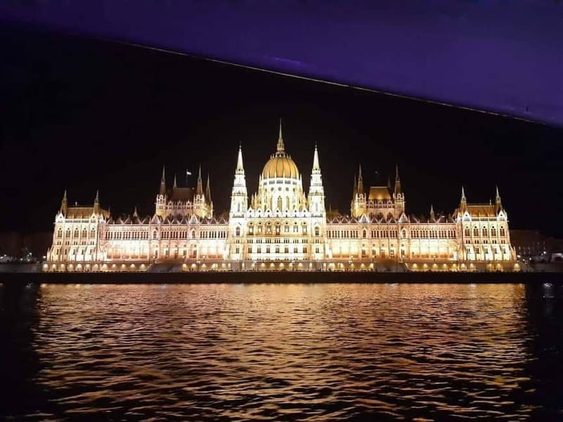 Budapest: Boat Cruise with Personal Guide and Drink - Small Group With a Public Boat: What That Means for Comfort