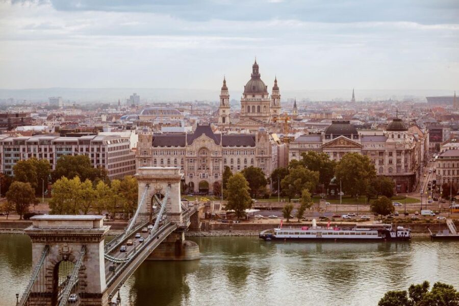 Budapest: Buda Castle Walk with Saint Stephen's Hall - Key things I’d pay attention to
