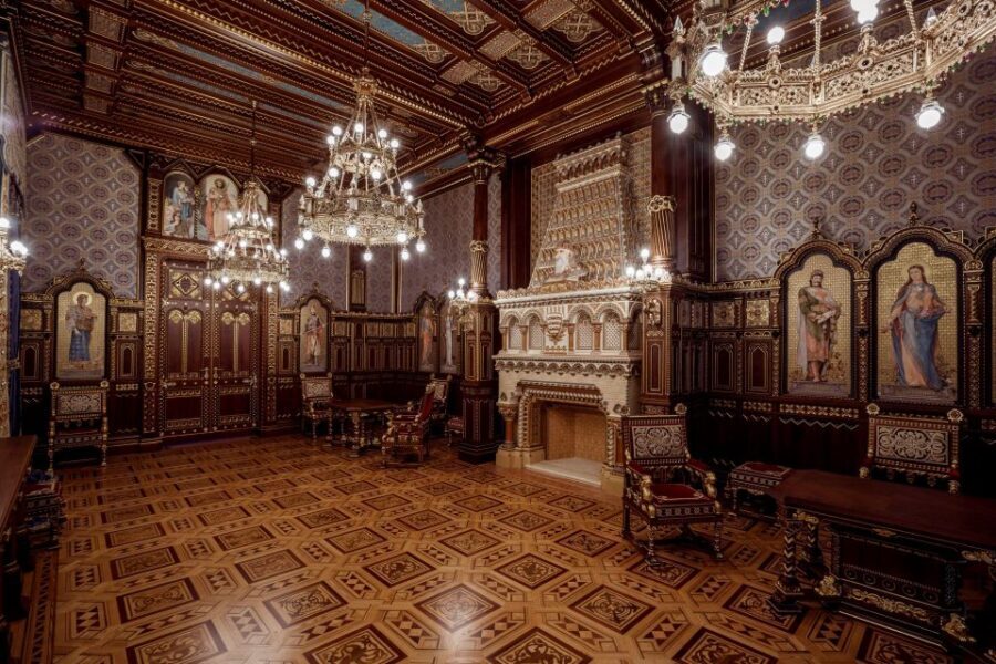 Budapest: Buda Castle Walk with Saint Stephen's Hall - Where Savoyai Terrace Leads: The Shape of This 1.5-Hour Tour