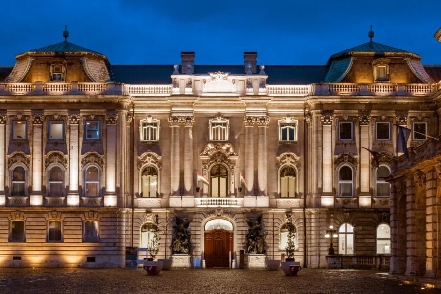 Budapest: Buda Castle Walk with Saint Stephen's Hall - Getting the Best Experience: Small Tips That Matter