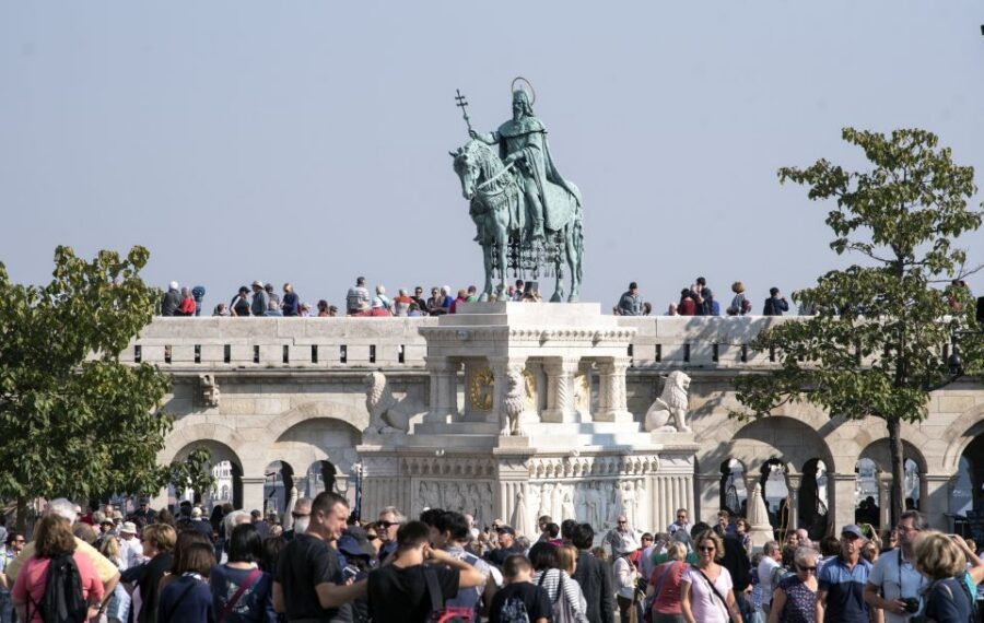 Budapest: Buda Walking Tour - Meeting at Matthias Church’s Holy Trinity Column: where the tour starts to make sense