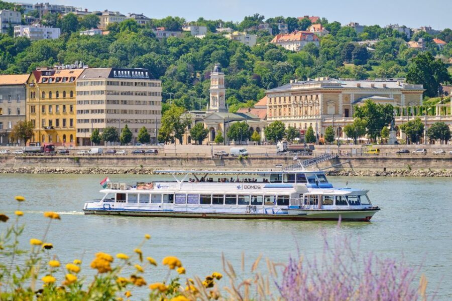 Budapest By Night Sightseeing Cruise - Fisherman’s Bastion and Matthias Church: the story behind the silhouettes