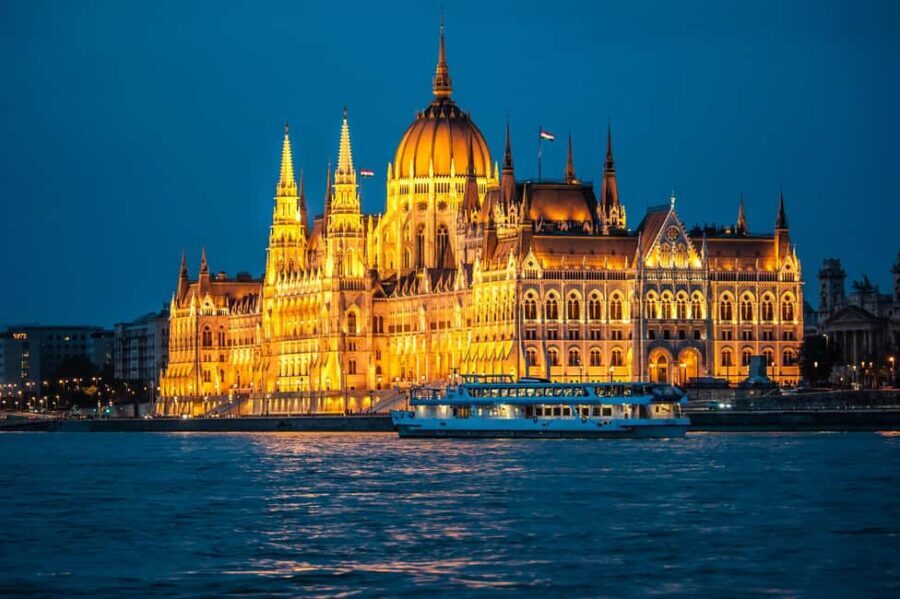 Budapest By Night Sightseeing Cruise - Getting on the boat: Vigadó Dock 5 vs Batthyány tér Dock 1