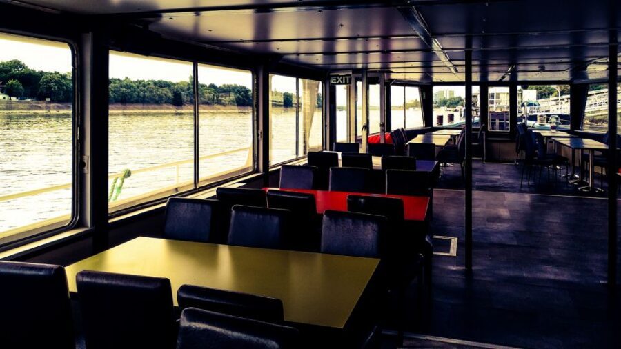 Budapest: City Highlights Cruise with Welcome Drink - Welcome Drink and Onboard Bar: Small Cost, Real Atmosphere