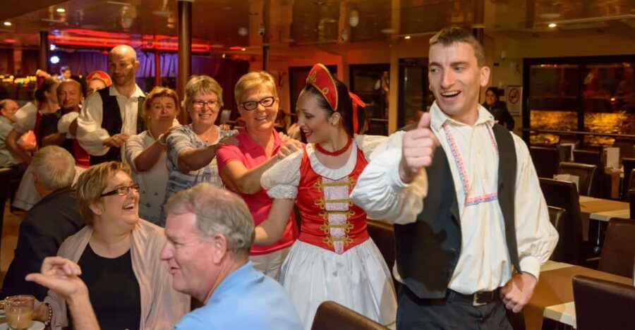 Budapest: Danube Cruise with Folk Dancing and Drinks - The route at night: what you see during the cruise