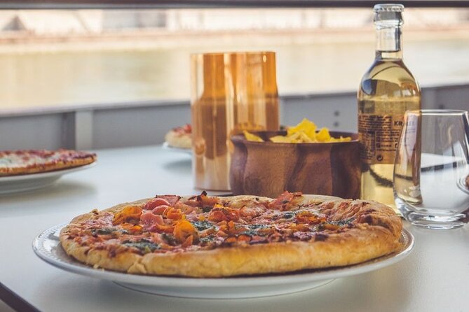 Budapest Danube Pizza Cruise with Welcome Drink - Food and service: what tends to work, and what to watch