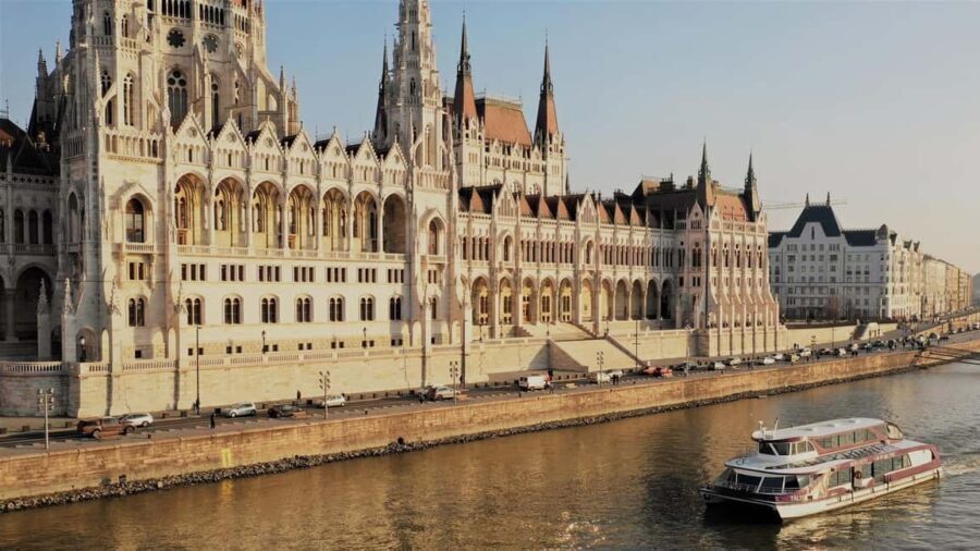 Budapest: Danube River City Lights Express Cruise - Photo Stops That Make the Hour Feel Worth It