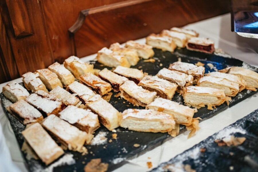 Budapest: Danube River Cruise with Dinner and Prosecco - Should you book this Danube dinner cruise?