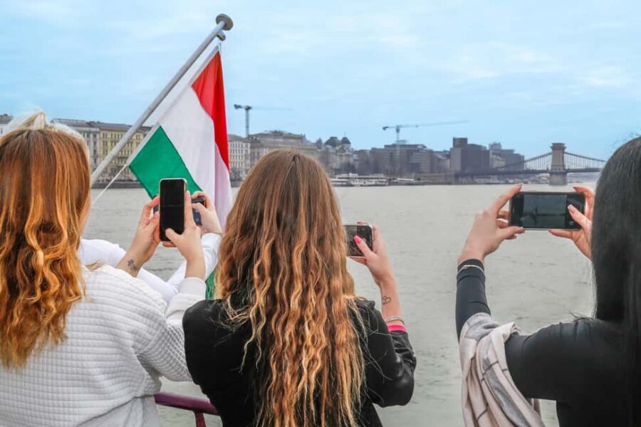 Budapest: Danube River Sightseeing Cruise with Audio Guide - Crowds, fog, and what can affect the view