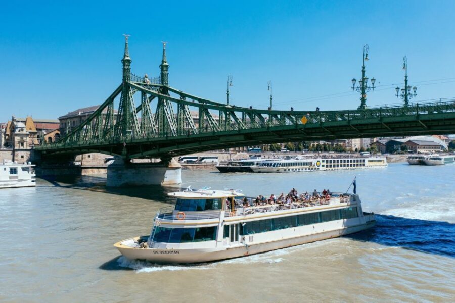 Budapest: Day or Night River Cruise on Panoramic Boat - Who this cruise suits best