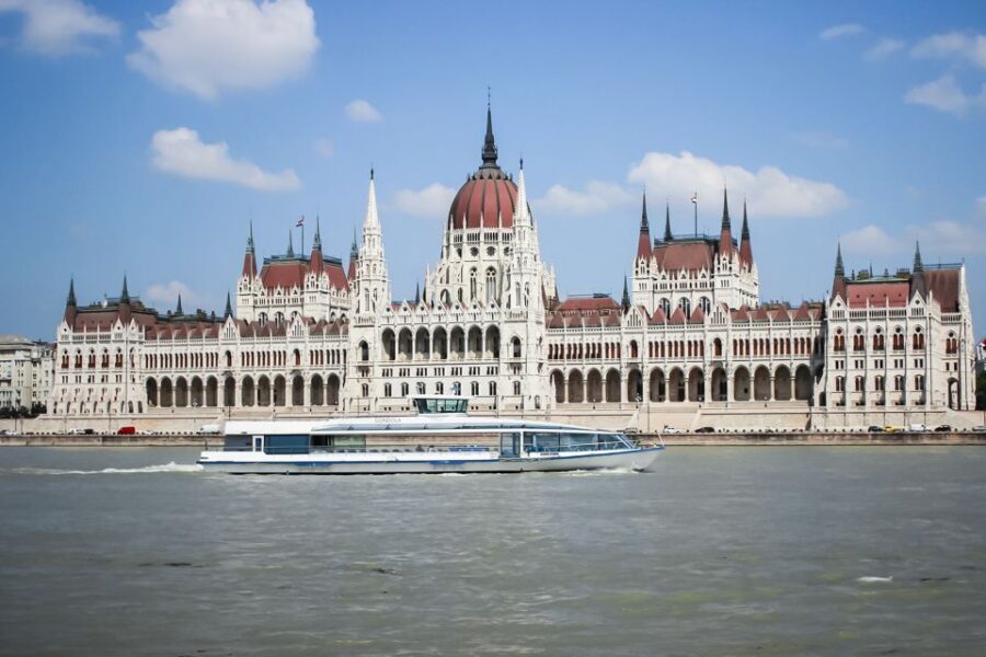 Budapest: Daytime Sightseeing Boat Cruise - The Audio Guide: Helpful, Not Perfect Timing
