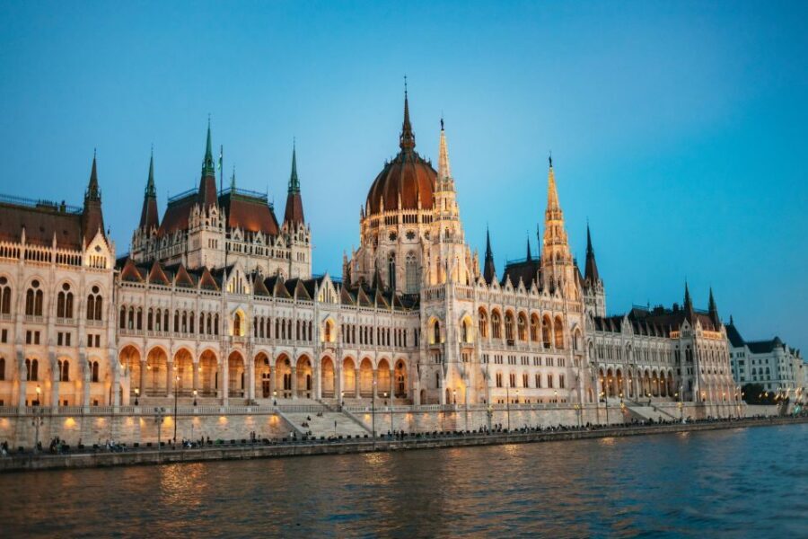 Budapest: Dinner Cruise with Live Music and Folk Dance Show - Who should book this Danube dinner cruise