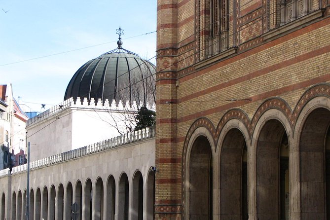 Budapest Dohany, Heroes', Rumbach synagogues & Jewish Ghetto Tour - Spinoza Szinhaz: philosophy made into a local landmark