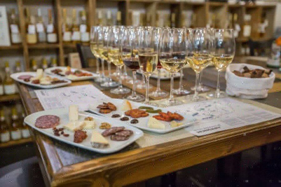 Budapest: Essentials of Hungarian Wine Tasting Class - The 8-wine course: from aperitif to Tokaj Aszú sweet finale