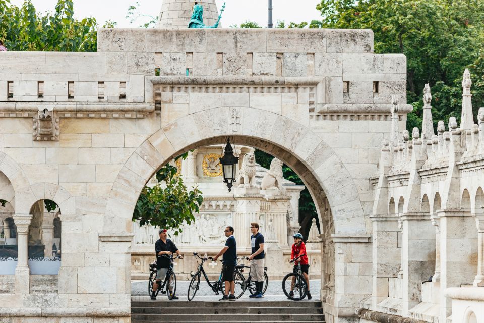 Budapest: Grand Sightseeing Bike Tour - Margaret Island + the Parliament Photo Stop Combo