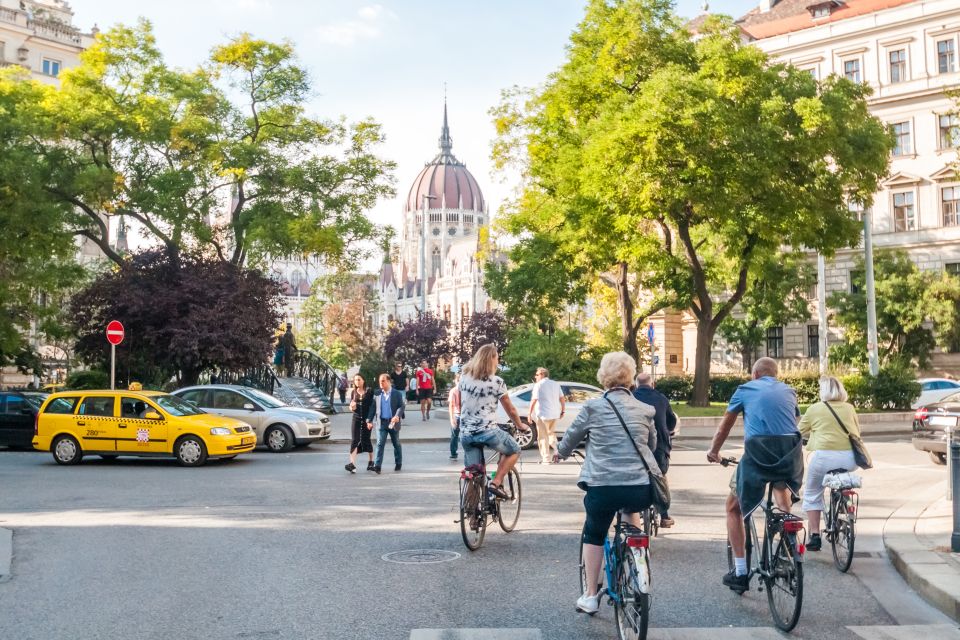 Budapest: Guided City Discovery Bike Tour - Liberty Square and the Soviet monument: starting with real emotion