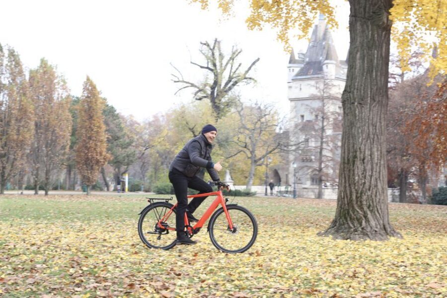 Budapest: Guided Downtown Electric Bike Tour - City Park and Vajdahunyad Castle area: a theatrical stop with thermal-bath context