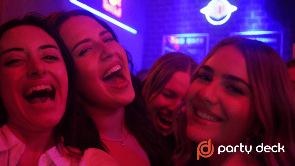 Budapest: Guided Tour to Ruin Bars with Games and 6 Shots - The optional 1-hour open bar for €20: when it’s worth it