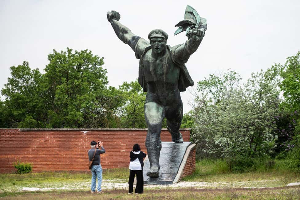 Budapest Half-Day Tour: Life Behind the Iron Curtain - The satellite lesson: how the tour connects symbolism to real life