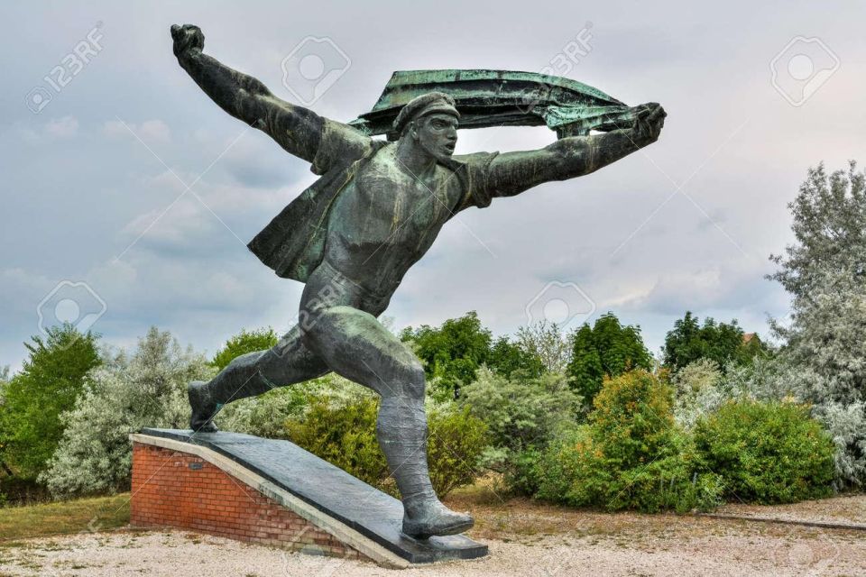 Budapest Half-Day Tour: Life Behind the Iron Curtain - Getting the perspective at Citadella and the Liberty/Freedom Statue