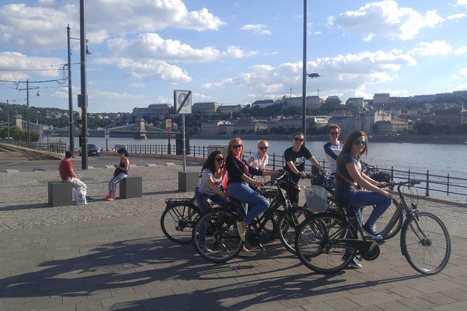 Budapest Highlights Bike Tour - St. Stephen’s Basilica: a quick dome moment with big-city context