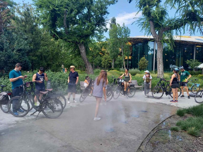 Budapest Highlights Bike Tour with a local guide - Elizabeth Square to Andrássy Avenue: Budapest’s Grand Entrance