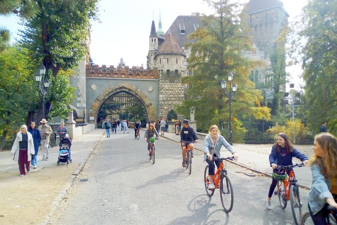Budapest Historic Downtown Bicycle Tour in small groups - Heroes’ Square: a national timeline you can see at a glance