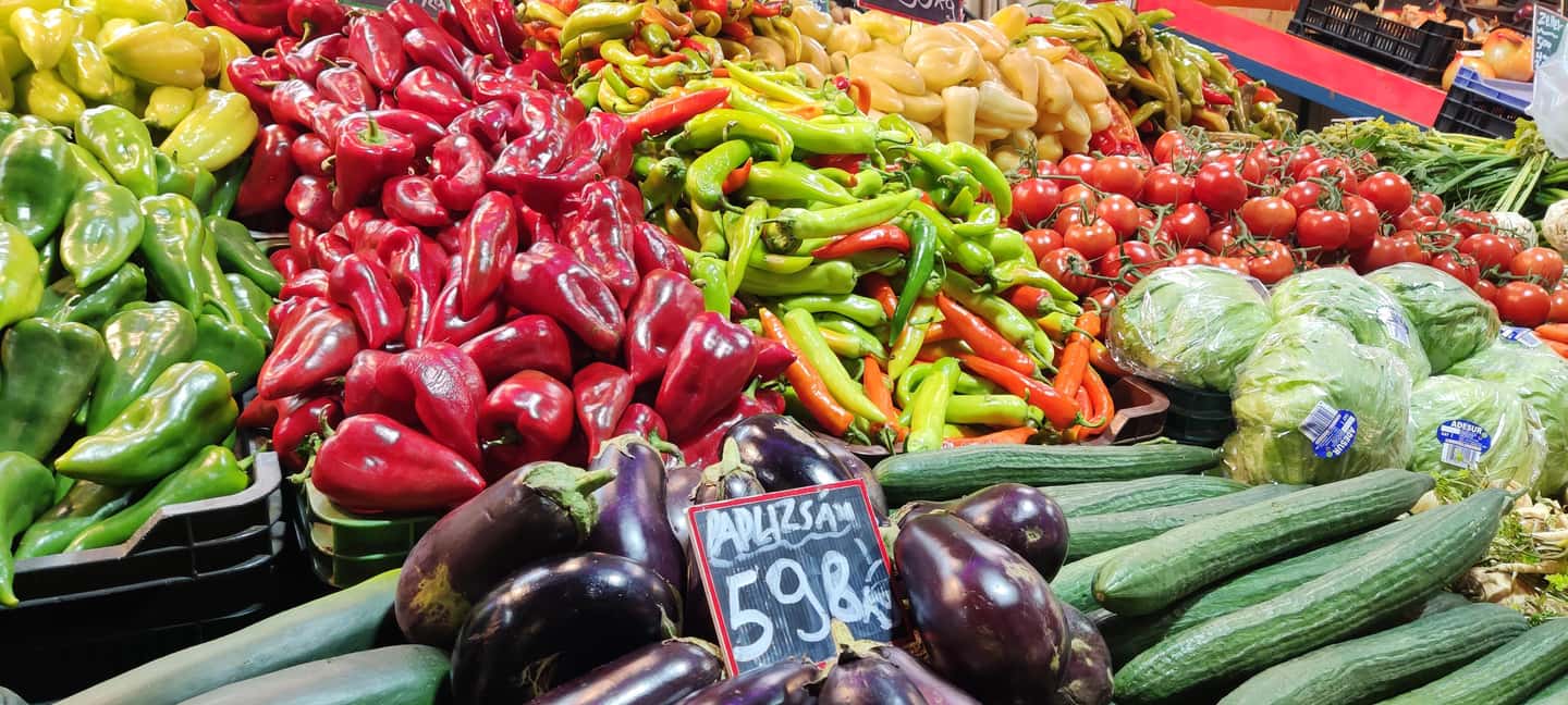 Budapest: Hungarian Cuisine in the Market Hall (german) - Entering the Central Market Hall: why this tour starts in the right place
