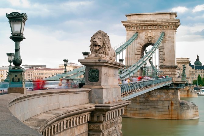 Budapest in a Day Private Luxury Sightseeing Tour - Lunch at Central Market Hall: eat well without wrecking the schedule