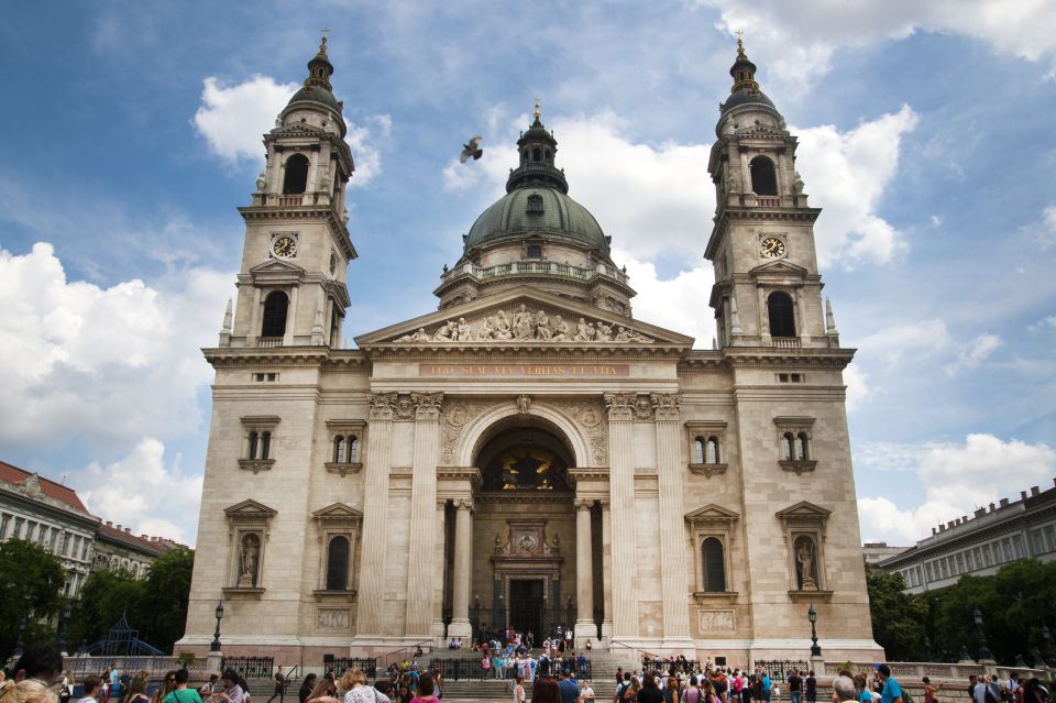 Budapest: Inner City Walking Tour in German - Finding the tour quickly at Molnár’s Kürtöskalács