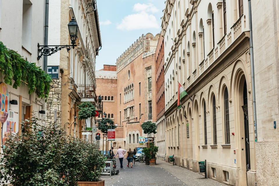Budapest: Jewish History Guided Walking Tour with Historian - Meeting Kempinski Corvinus: Timing and the Pace for 2.5 Hours
