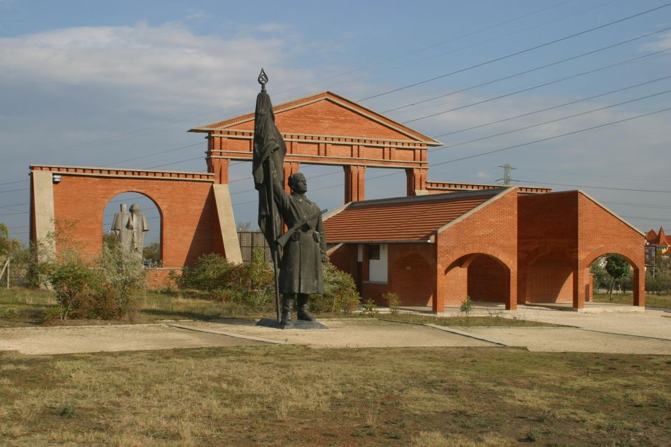 Budapest: Memento Park Ticket - The Most Cheerful Barrack: photo exhibition plus The Life of an Agent